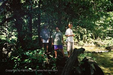 24 Thailand 2002 F1000009 Khao Lak Wasserfall_478